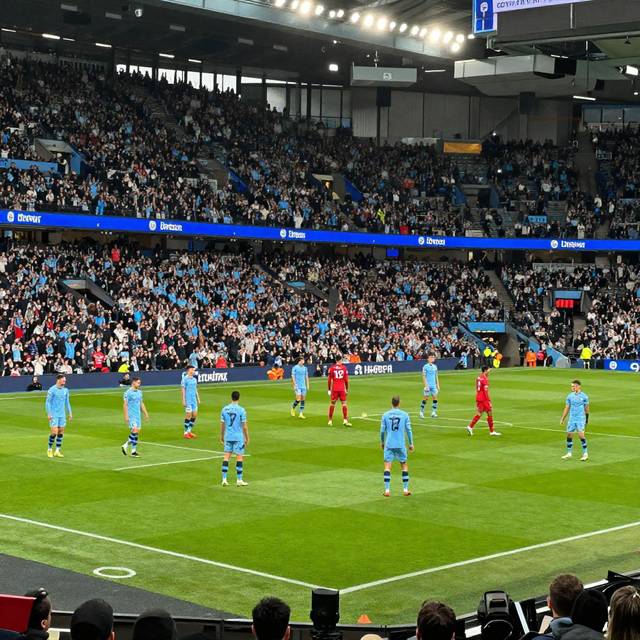 Man City đấu Liverpool: Đội hình nào sẽ tỏa sáng trên đỉnh cao?